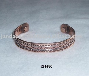 Bracelet magnétique en cuivre en vague de cuivre dans le style de deux lignes d'acier Il a des avantages pour la santé Bracelets magnétiques thérapeutiques - Product Image 2