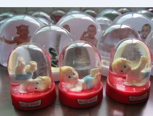 Produsen <span class=keywords><strong>Globe</strong></span> Salju Kustom Resin <span class=keywords><strong>Globe</strong></span> Salju untuk Hadiah Kotak Musik Ulang Tahun Pernikahan - Product Image 3