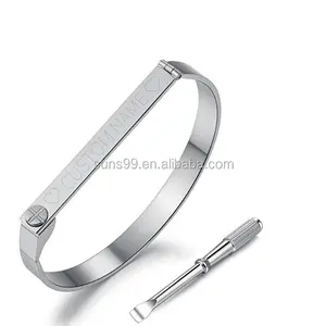 Gelang Sekrup Desain Baru, Gelang Sekrup Datar Baja Anti Karat Wanita dengan Ukiran Nama Kustom - Product Image 1