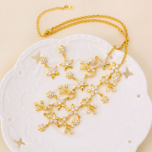61228 Xuping dubai 24K color oro joyas de imitación flores con strass fascinante aretes y collar set de joyas para mujeres - Product Image 2