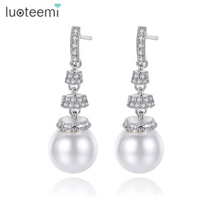 LUOTEEMI - Pendientes <span class=keywords><strong>de</strong></span> Novia con Perlas Redondas Blancas Simuladas y Circonitas Cúbicas, Estilo Étnico Vintage, Tono Plateado, para Mujer - Product Image 1