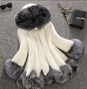 <span class=keywords><strong>Cappotto</strong></span> e Parka da Donna in Pelliccia Sintetica <span class=keywords><strong>di</strong></span> <span class=keywords><strong>Visone</strong></span> Bianco e Nero <span class=keywords><strong>con</strong></span> <span class=keywords><strong>Cappuccio</strong></span> - Product Image 2