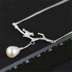 <span class=keywords><strong>Collana</strong></span> <span class=keywords><strong>con</strong></span> Ciondolo a Forma di Uccello in Argento Sterling 925 <span class=keywords><strong>con</strong></span> <span class=keywords><strong>Perla</strong></span> Naturale, Gioiello Artigianale per Donne - Product Image 4