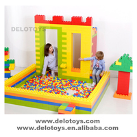 DELO TOYS Briques de construction géantes en plastique ABS pour enfants, jouets de bricolage pour parc d'attractions, pièce murale 2*4, grande brique 2 X 4 points (DK003)