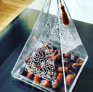 New design Pyramidal chocolate collection acrylic chocolate display stands box