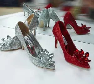 EuropeとUnited States新Cinderella結婚式の靴花嫁の結婚式の靴レディースシングル靴秋ネット赤crys