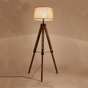 Lampada da Terra in <span class=keywords><strong>Legno</strong></span> Moderna Nordica per Arredamento Interno Lampada da Terra Classica a Treppiede Fatta a Mano per Hotel e Camera da Letto - Product Image 2
