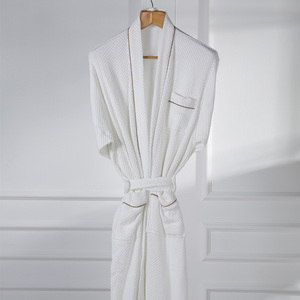 <span class=keywords><strong>Accappatoio</strong></span> per Hotel <span class=keywords><strong>Unisex</strong></span> di lusso in spugna di cotone bianco di lusso servizio OEM per adulti <span class=keywords><strong>accappatoio</strong></span> in pile di corallo tinto in filo di velluto 7-10 giorni 50 pezzi - Product Image 4