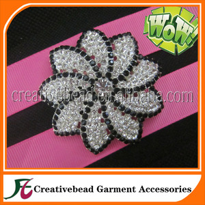 Belle élégante cristal Bling strass fleur broche gros <span class=keywords><strong>chez</strong></span> <span class=keywords><strong>les</strong></span> <span class=keywords><strong>filles</strong></span> chapeaux d'hiver - Product Image 1