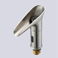 Robinet de lavabo à capteur de changement de couleur à LED Robinet de lavabo automatique en laiton pour la maison et l'hôtel
