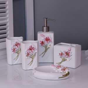 레드 플라워 홈 데코레이티브 폴리레진 5종 친환경 욕실 세트 액세서리 - Product Image 2