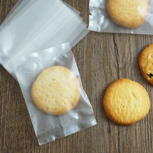 Sac d'emballage de biscuits en plastique d'usine de la Chine, sacs en plastique scellés moyens de cadeau de biscuit de Noël *