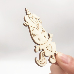 Juego de 50 Rodajas de Madera Ecológicas de 3mm con Diseño de Unicornio Navideño, con Varios Patrones para Manualidades en Madera, Cajas y Letreros de Pared - Product Image 5