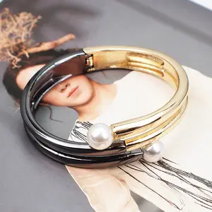 HANSIDON Punk Hợp Kim Big Cuff Vòng Tay Giả Ngọc Trai Tuyên Bố Bangles Vòng Tay Cho Phụ Nữ Trang Sức Hỗn Hợp Màu Sắc Phụ Kiện