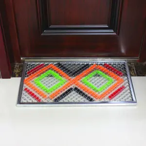 The metal-woven foot net is used as a door ornament