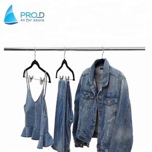 Lot de 50 cintres en <span class=keywords><strong>velours</strong></span> noir floqué Offre Spéciale bon marché avec clip vente en gros - Product Image 2