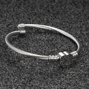 Marlary venta al por mayor diseño Simple hecho a mano Acero inoxidable brazalete de alambre corazón encanto grabado pulsera - Product Image 3
