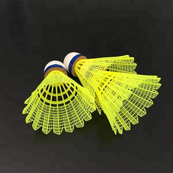 Высококачественные бело-Желтые Нейлоновые воланы для бадминтона от производителя