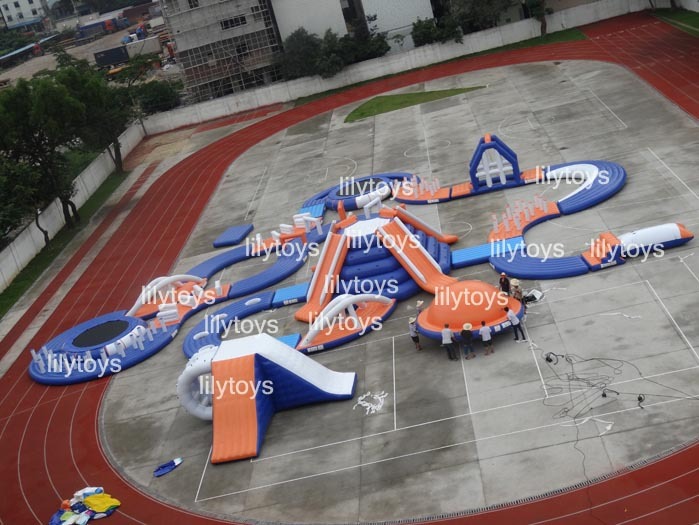 SGS Unique crazy curve inflatable floating park for fun
