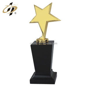 China precio bajo de <span class=keywords><strong>la</strong></span> alta calidad forma de <span class=keywords><strong>estrella</strong></span> personalizada trofeo de metal de oro - Product Image 3