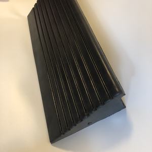 600*250*100mm CE 고무 바닥 길가 고무 커브 경사로 도로 커브 램프 - Product Image 4