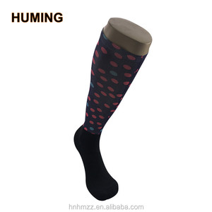 Encargo al por mayor puntos de colores sobre los calcetines del becerro para deportivo - Product Image 5