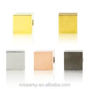 Thép Không Gỉ Trang Sức Miếng Đệm Thư Ban Đầu Tùy Chỉnh Khắc Kim Loại Dice Charm Vuông Cube Logo Hạt