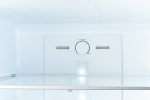 Refrigerador de 148 Litros con Doble Puerta y Congelador Inferior, Enfriamiento por Aire, Sin Escarcha, con Luz LED Interior - Product Image 3