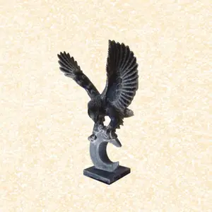 Estatua de águila alemana tallada en piedra