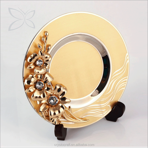 Plaque en métal gravée en cristal, plaquée or, en laiton, sur pied, personnalisée par Crystocraft, thème floral, cadeau d'affaires, 15,6x15,2 cm - Product Image 3