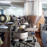 Machine à emballer granulaire automatique Ajinomoto pour l'étiquetage et le collage de vêtements de cigarettes alimentaires emballage de pochette d'emballage Dubaï