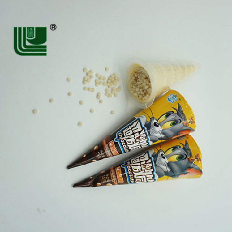 Crème glacée biscuit de riz croustillant chocolat cône