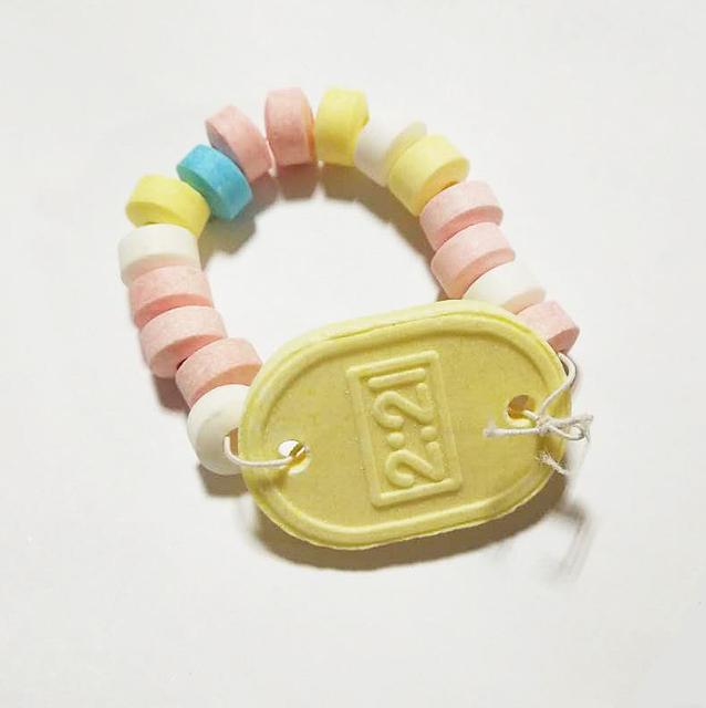 Futai Food 15g HACCP Certified Multi-Colored Fruity Glucose Tablet Pressed Candy Bracelet Dextrose Flavor Can Tinned Packaging