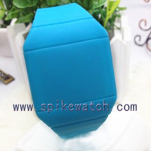 นาฬิกาข้อมือดิจิตอล LED สีแดงทัชสกรีนสุด<span class=keywords><strong>ว</strong></span>ิเศษสำหรับชายและหญิงหน้าปัดกีฬาสีฟ้า - Product Image 4