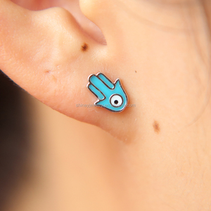 <span class=keywords><strong>Mini</strong></span> <span class=keywords><strong>pendientes</strong></span> minimalistas de plata de ley 2023 para mujer, joyería delicada, a la moda, con mano de hamsa, 6mm, 925 - Product Image 3