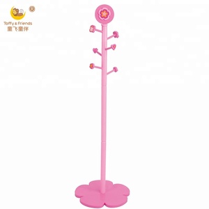 Porte-vêtements en bois pour enfant, rose, porte-manteau - Product Image 1