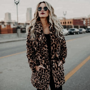 Giacca invernale calda da <span class=keywords><strong>donna</strong></span> giacca di pelliccia sintetica con stampa leopardata alla moda cappotto con tessuto in pelliccia artificiale prodotto finito - Product Image 1