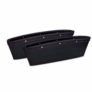Boîte organisateur pour l'espace entre les sièges arrière et les portes de voiture, avec du cuir PU durable - Product Image 1