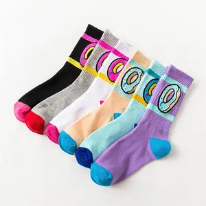 Chaussettes professionnelles de Sport longues pour femme, chaussettes amusantes, personnalisées, nouveauté, silencieuse, unisexe, beignet, graphique, nouveau