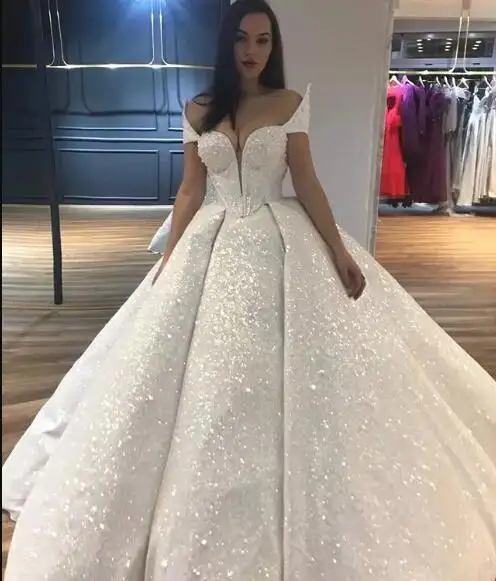 Lindo vestido de noiva de cetim, de cristal, lindo