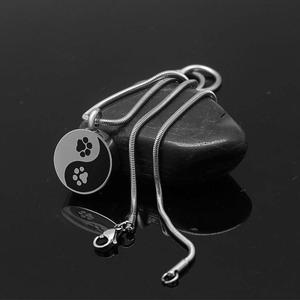 Bijoux de crémation <span class=keywords><strong>Yin</strong></span> et Yang, collier en acier inoxydable 316L, urnes à cendres, souvenir, pendentif avec empreintes de pattes de chat - Product Image 4