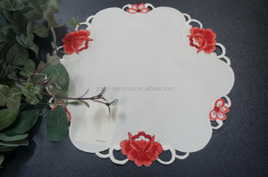 Centrino floreale ricamato in poliestere all'ingrosso - Product Image 4