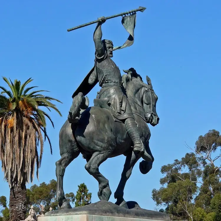 Medievale Antico grande equitazione cavallo che salta con guerriero metallo bronzo soldato cavaliere statue sculture