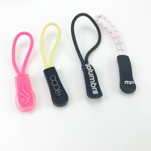 Crea i tuoi tiranti <span class=keywords><strong>per</strong></span> <span class=keywords><strong>cerniere</strong></span> personalizzati in gomma, PVC o silicone con logo - Product Image 5