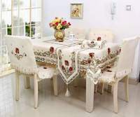Nappe rectangulaire et housses de chaise brodées de fleurs en jacquard pour la décoration de mariage