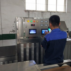 Máquina de secado por microondas de correa continua para secador de microondas de túnel de madera con componentes PLC Horno de secado industrial - Product Image 4