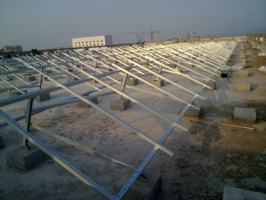 Rail de montage solaire en aluminium anodisé 4200 4350mm pour système solaire de toit - Product Image 5