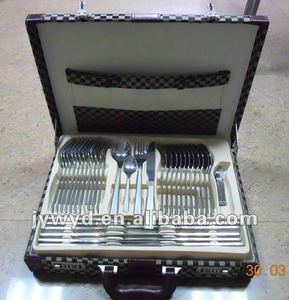 Set di Posate Classico di Alta Qualità in Acciaio Inox da 84 Pezzi con Coltello, Forchetta, Cucchiaio e Custodia in Pelle per Uso Festivo - Product Image 6