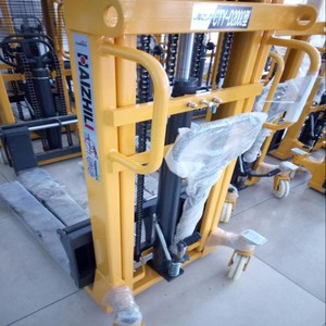 Foshan fabricante 2000 kg <span class=keywords><strong>2</strong></span> M doble mástil hidráulico <span class=keywords><strong>mano</strong></span> manual apilador bajo precio hacen en China - Product Image 2