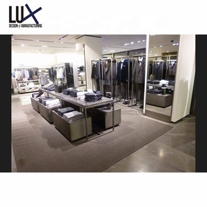 Exhibidores de Ropa Personalizados de Lujo para Tiendas de Ropa Femenina - Product Image 4